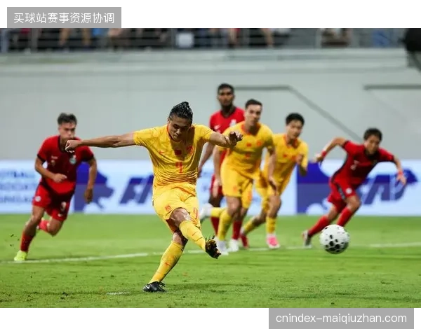 武磊替补登场完成国足百场里程碑，球队最终小胜新加坡队
